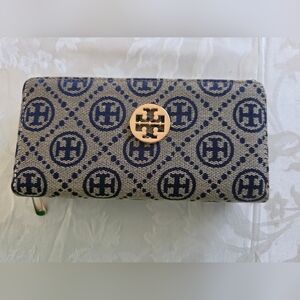 Elegant Wallet with Gold Accents